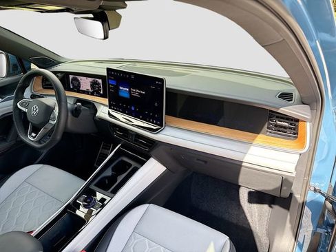 Used 2025 Volkswagen Tiguan SEL R-Line AWD/4WD image 14