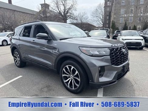 Used 2025 Ford Explorer ST-Line AWD/4WD image 2