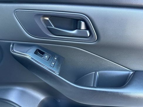 Used 2024 Nissan Rogue S FWD image 19