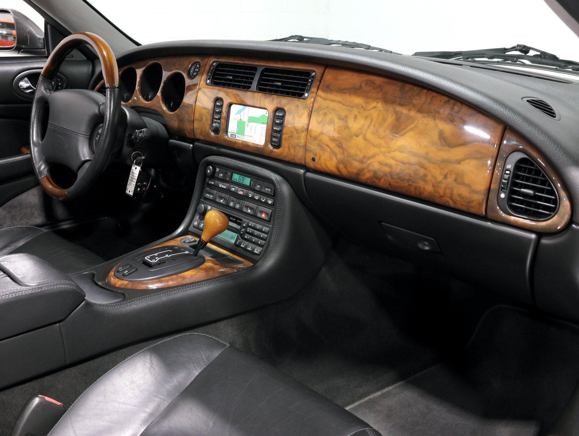 Used 2001 Jaguar XK8 Convertible RWD image 51