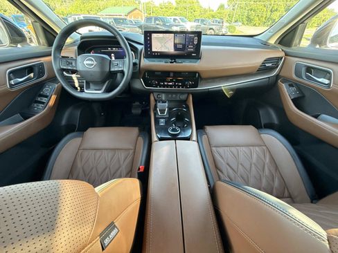 Used 2026 Nissan Rogue Platinum w/ Platinum Premium Package AWD/4WD image 15