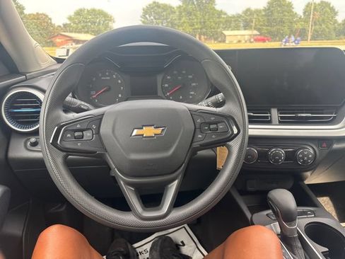 Used 2026 Chevrolet Trax LS FWD image 17