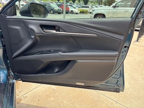 Used 2025 Toyota Camry XSE AWD/4WD image 28