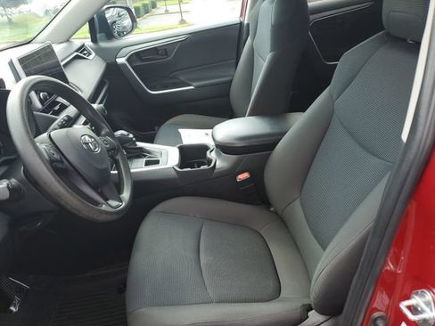 Used 2023 Toyota RAV4 LE AWD/4WD image 17