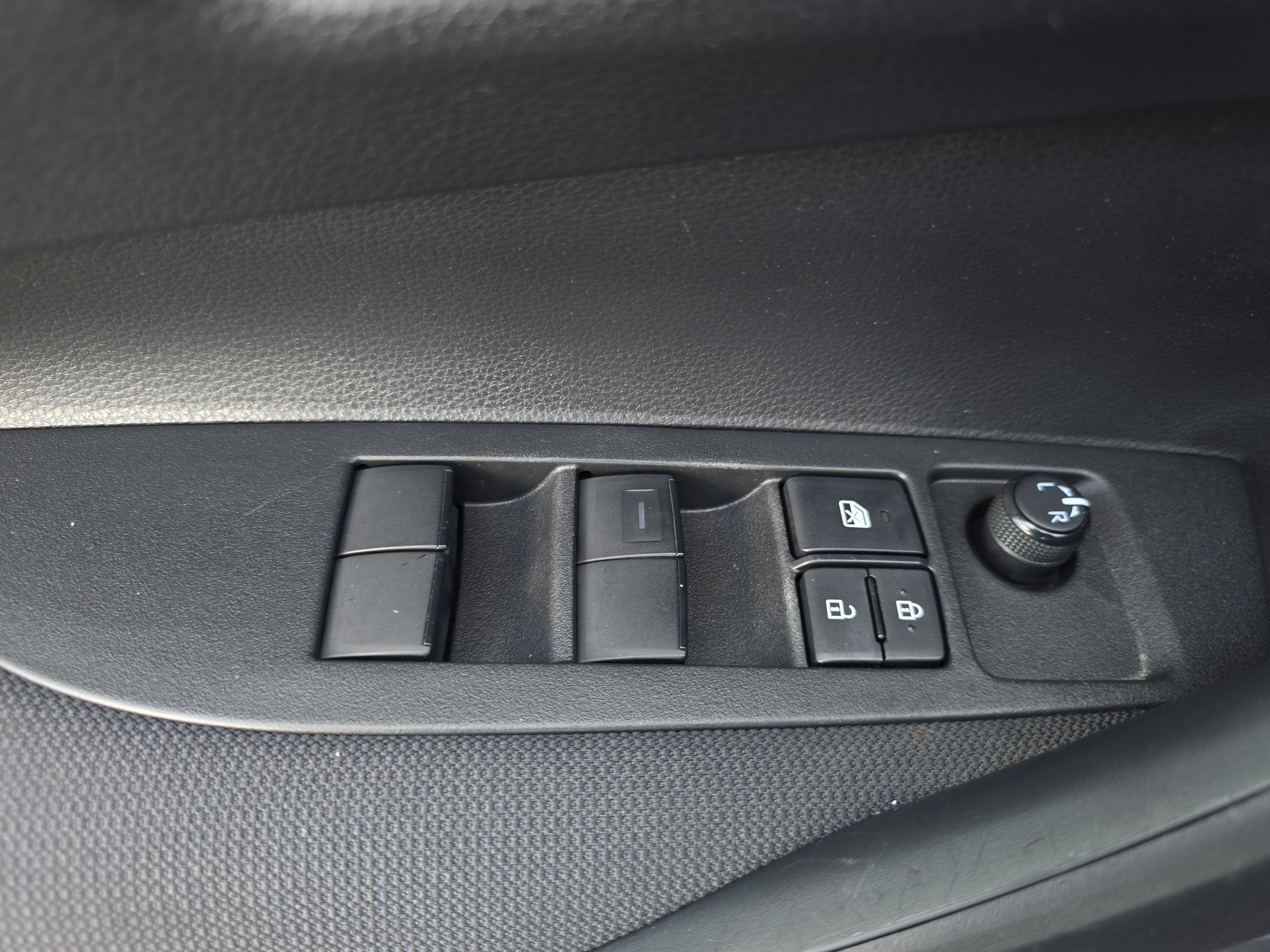 Used 2023 Toyota Corolla LE FWD image 27