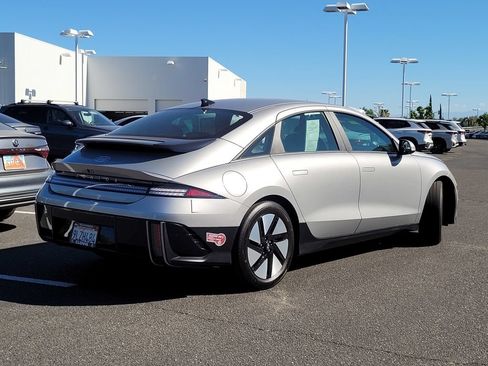 Used 2024 Hyundai Ioniq 6 SE RWD image 6