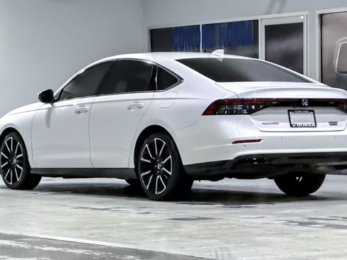 Used 2024 Honda Accord Touring image 3