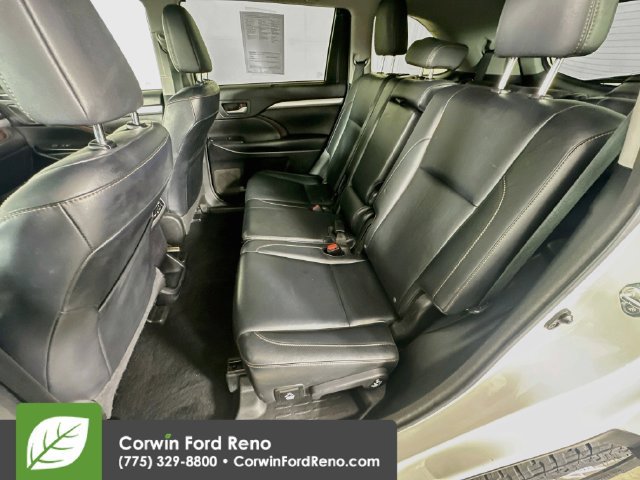 Used 2015 Toyota Highlander XLE AWD/4WD image 29