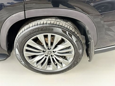 Used 2022 Toyota Highlander Platinum image 25