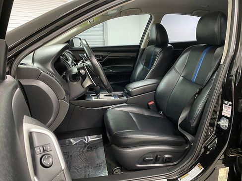 Used 2018 Nissan Altima 2.5 SR w/ SR Midnight Edition image 10