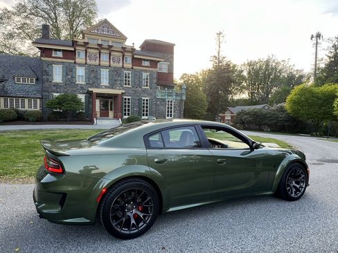 Used 2022 Dodge Charger SRT Hellcat w/ SRT Black Package RWD image 11