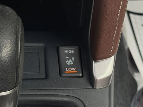 Used 2017 Subaru Forester 2.5i Touring AWD/4WD image 25