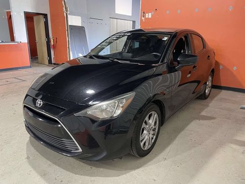 Used 2017 Toyota Yaris iA FWD image 3