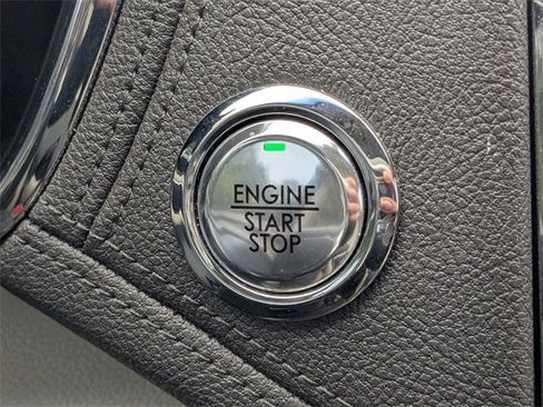 Used 2018 Lincoln Continental Select image 29