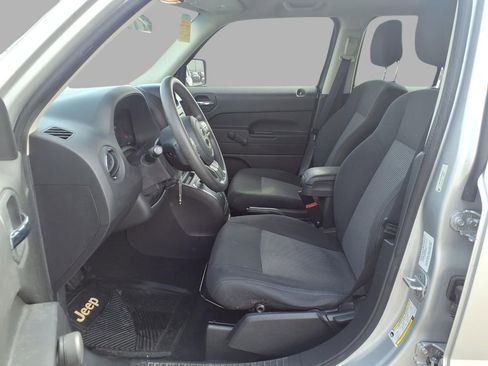 Used 2011 Jeep Patriot Sport image 12