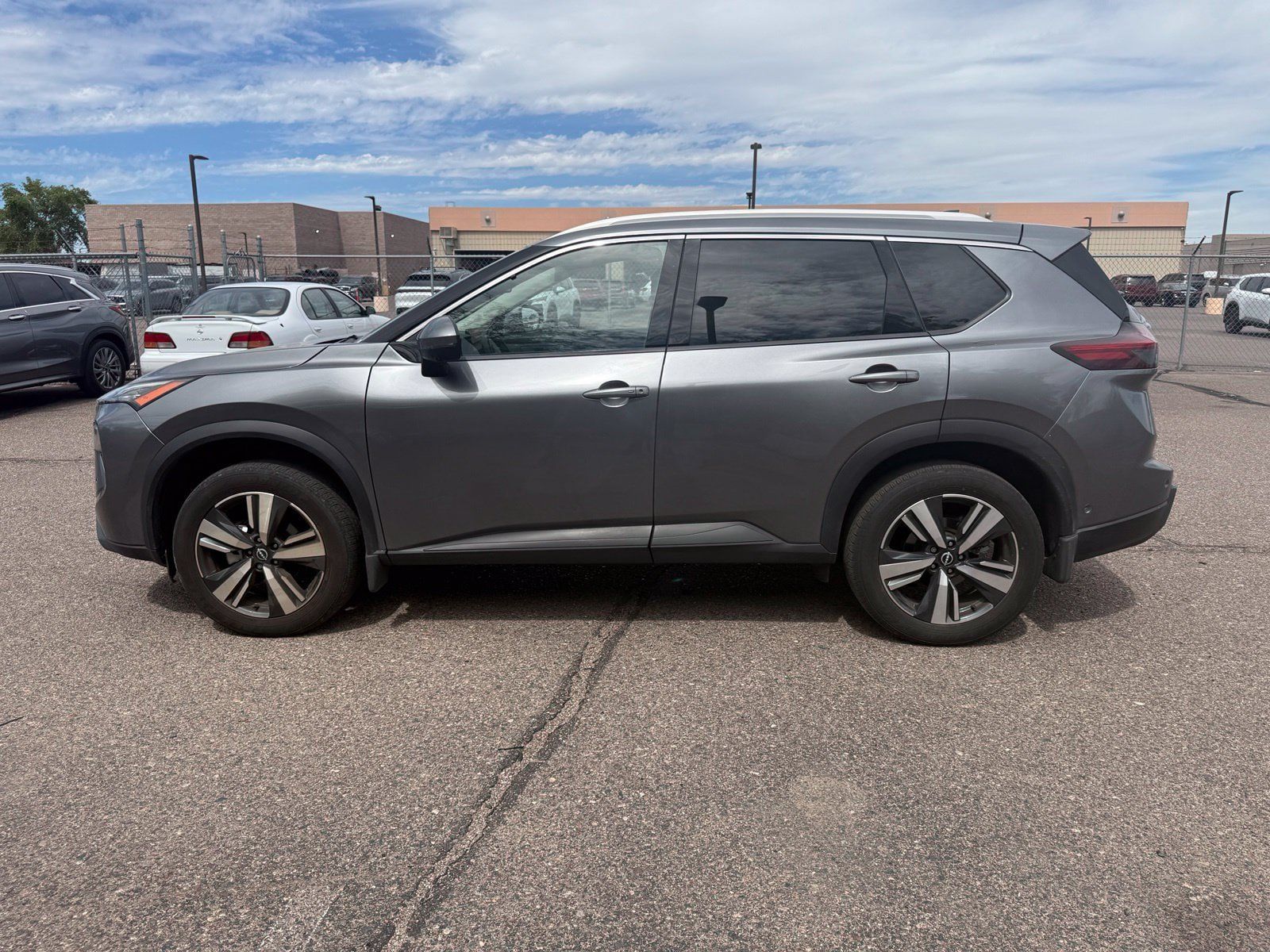 Used 2025 Nissan Rogue SL FWD image 6