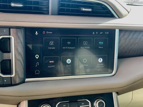 Used 2024 GMC Yukon Denali w/ Advanced Technology Package AWD/4WD image 15