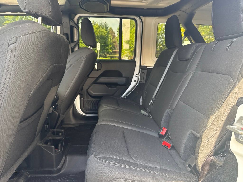Used 2020 Jeep Wrangler Unlimited Sahara w/ Cold Weather Group AWD/4WD image 19