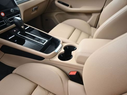 Certified 2026 Porsche Macan AWD/4WD image 22