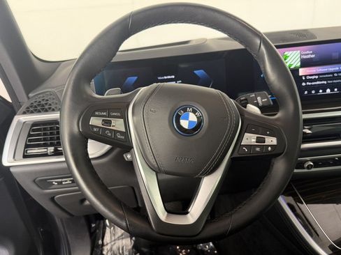 Used 2025 BMW X5 xDrive50e AWD/4WD image 23