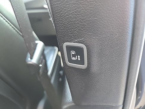 Used 2020 Chrysler Pacifica Limited w/ Advanced Safetytec Group image 98