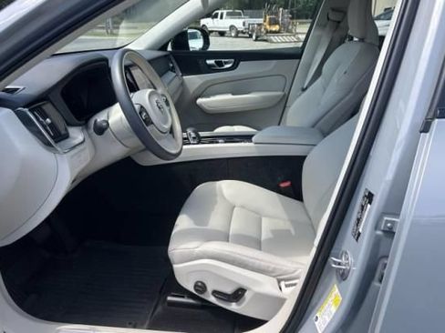 Used 2024 Volvo XC60 B5 Plus w/ Protection Package Premier AWD/4WD image 4