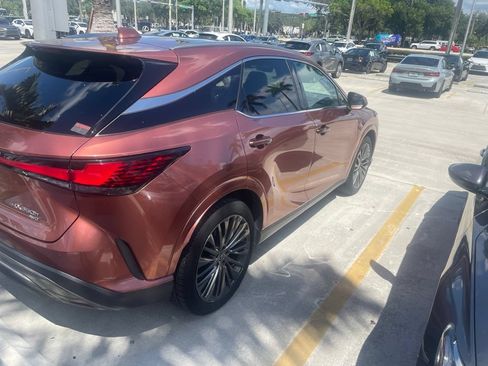 Used 2023 Lexus RX 350 w/ Accessory Package (2T) AWD/4WD image 4
