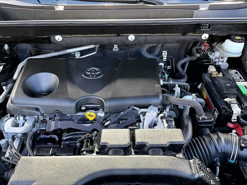 Used 2019 Toyota RAV4 LE w/ Carpet Mat Package FWD image 32