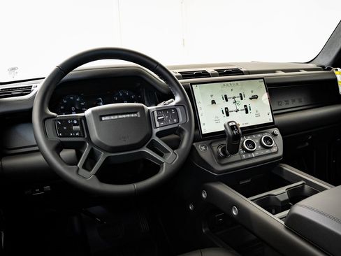 New 2026 Land Rover Defender 110 X-Dynamic SE image 4