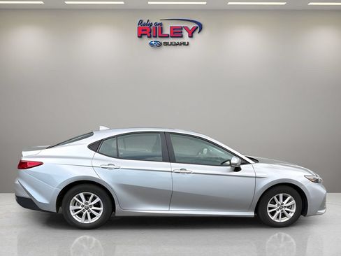 Used 2025 Toyota Camry LE FWD image 5