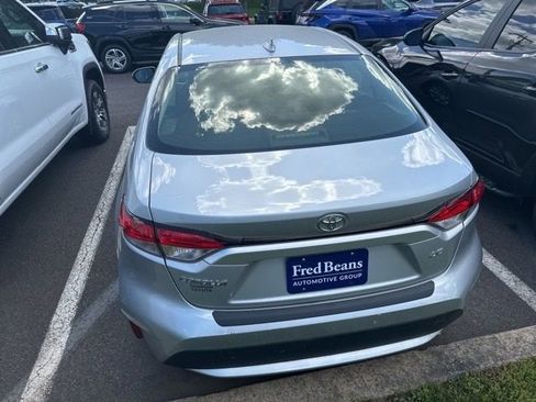 Used 2020 Toyota Corolla LE FWD image 7