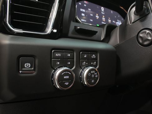 Used 2026 GMC Sierra 1500 Denali Ultimate w/ LPO, Black Badging Package AWD/4WD image 89