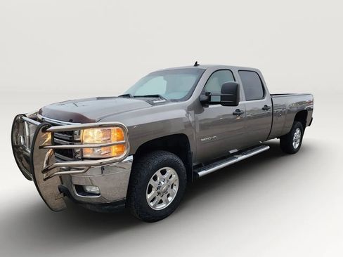 Used 2013 Chevrolet Silverado 3500 LT w/ Interior Plus Package AWD/4WD image 4