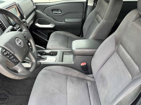Used 2022 Nissan Frontier SV w/ Technology Package image 9