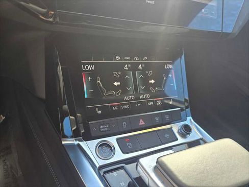 Used 2023 Audi e-tron Premium w/ Convenience Plus Package image 32