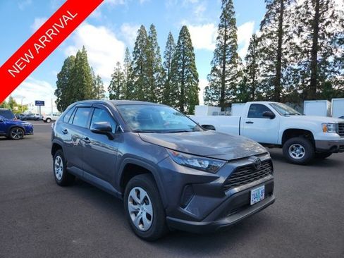 Used 2022 Toyota RAV4 LE AWD/4WD image 1