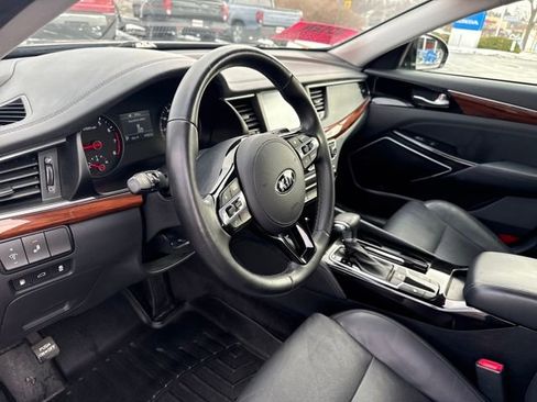 Used 2017 Kia Cadenza Premium w/ Luxury Package image 14