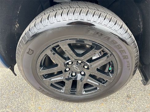 Used 2024 Chevrolet Silverado 1500 Custom w/ Dark Appearance Package image 12