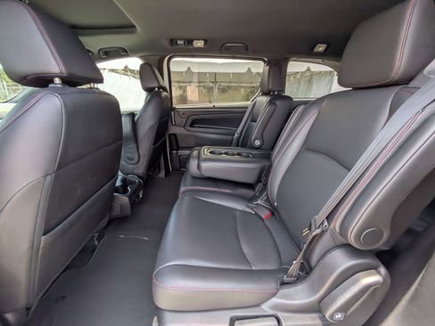 Used 2024 Honda Odyssey Sport image 13