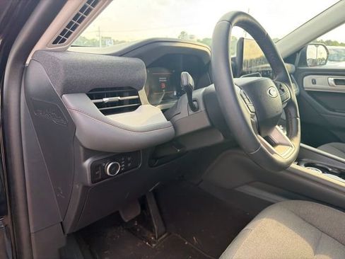 Used 2025 Ford Explorer Active RWD image 9