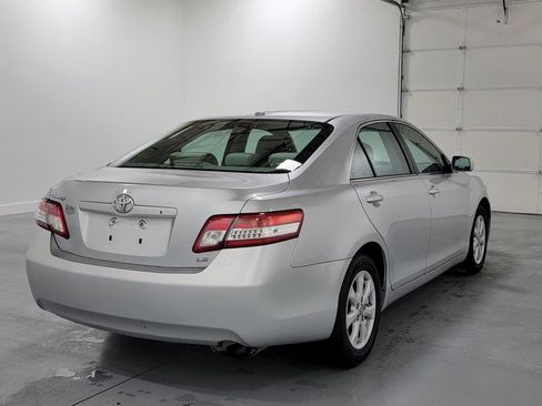 Used 2010 Toyota Camry LE FWD image 9