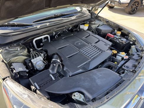 Used 2018 Subaru Outback 3.6R Limited AWD/4WD image 32