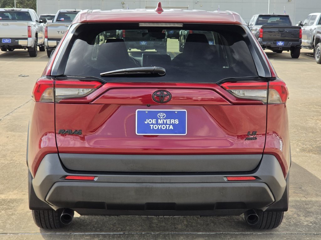 Used 2024 Toyota RAV4 LE AWD/4WD image 3