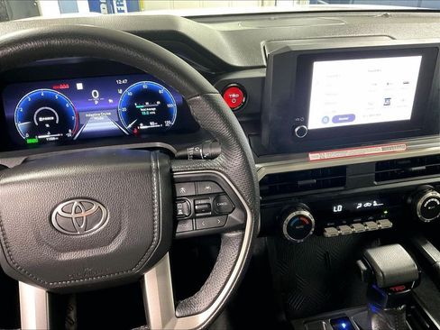Used 2025 Toyota Tacoma TRD Off-Road AWD/4WD image 18