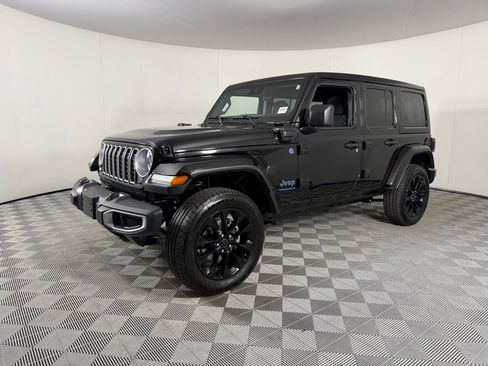Used 2025 Jeep Wrangler Unlimited Sahara w/ Safety Group AWD/4WD image 9