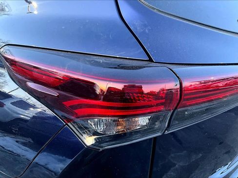 New 2026 Toyota Highlander Platinum image 14