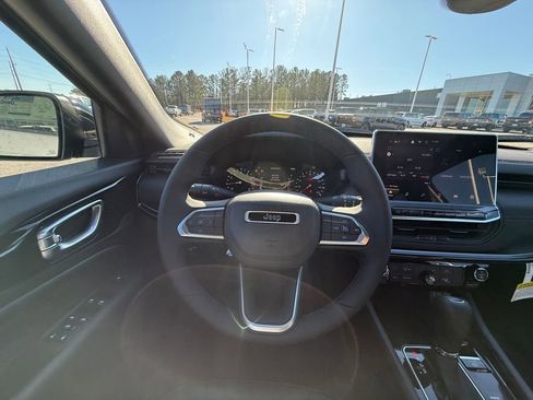 New 2026 Jeep Compass Latitude image 14