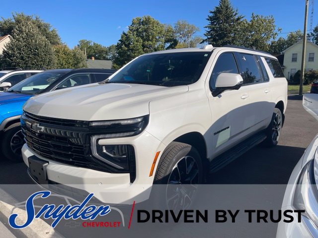 Used 2025 Chevrolet Suburban RST w/ Comfort Package AWD/4WD image 1