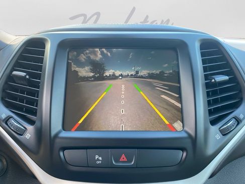 Used 2017 Jeep Cherokee Overland AWD/4WD image 24