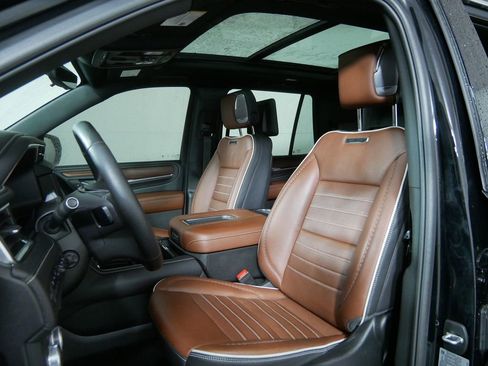 Used 2024 GMC Yukon Denali Ultimate image 9